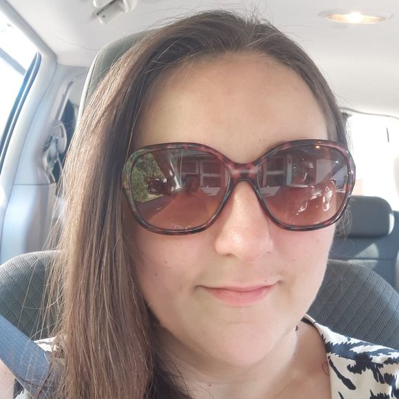 Meet your Posher, Carrie - Picture 1 of 1